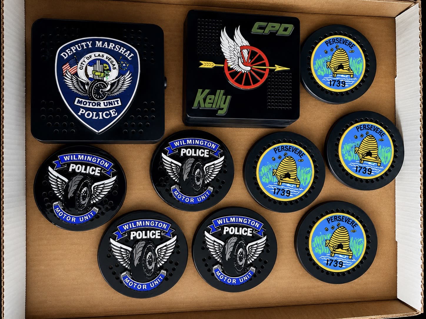 Printed service badge plaques with layered lettering